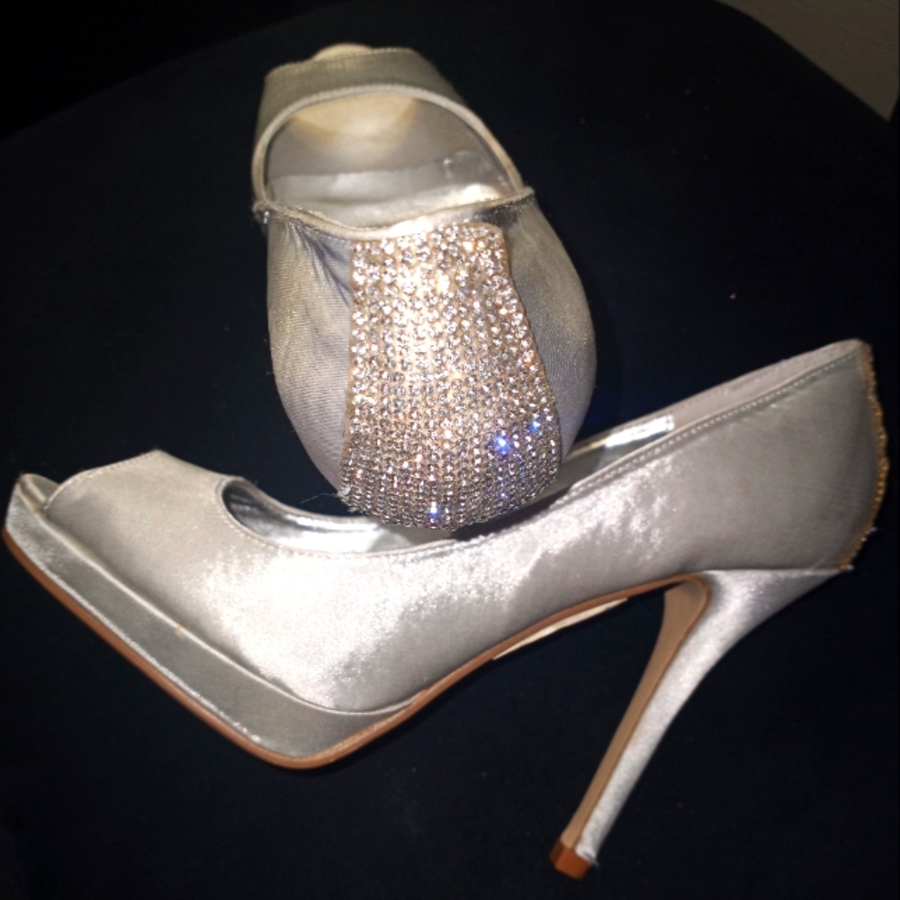 👰 Silver satin diamond backs  new